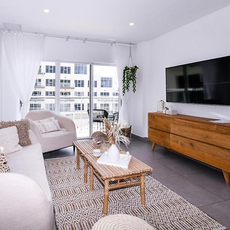 Stylish Luxury Condo, Central Location, Ocean View, Pool, Gym Oranjestad Eksteriør bilde