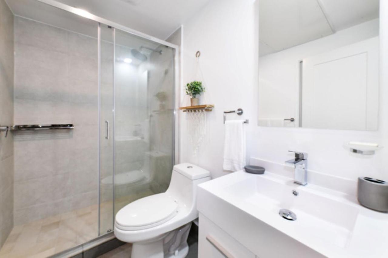 Stylish Luxury Condo, Central Location, Ocean View, Pool, Gym Oranjestad Eksteriør bilde