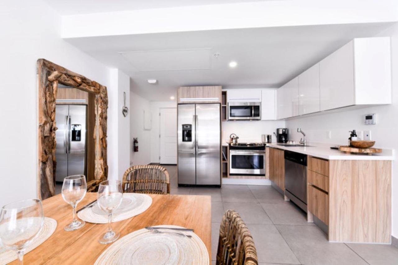 Stylish Luxury Condo, Central Location, Ocean View, Pool, Gym Oranjestad Eksteriør bilde