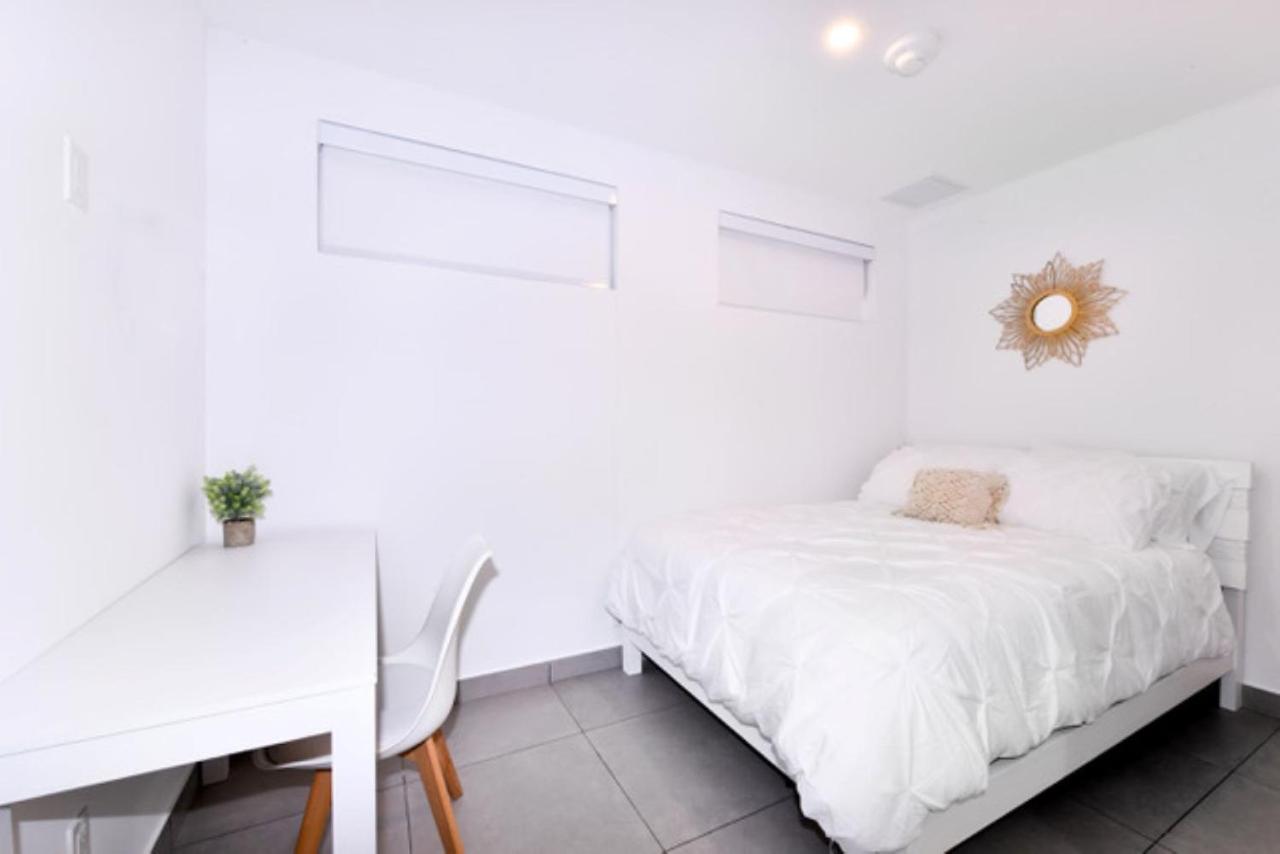 Stylish Luxury Condo, Central Location, Ocean View, Pool, Gym Oranjestad Eksteriør bilde
