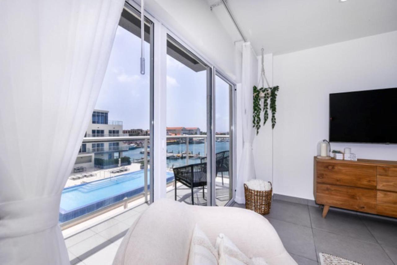 Stylish Luxury Condo, Central Location, Ocean View, Pool, Gym Oranjestad Eksteriør bilde