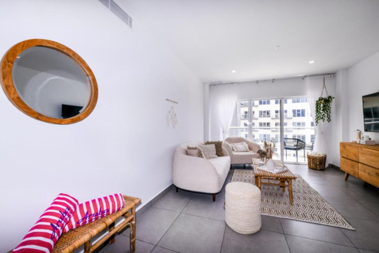 Stylish Luxury Condo, Central Location, Ocean View, Pool, Gym Oranjestad Eksteriør bilde