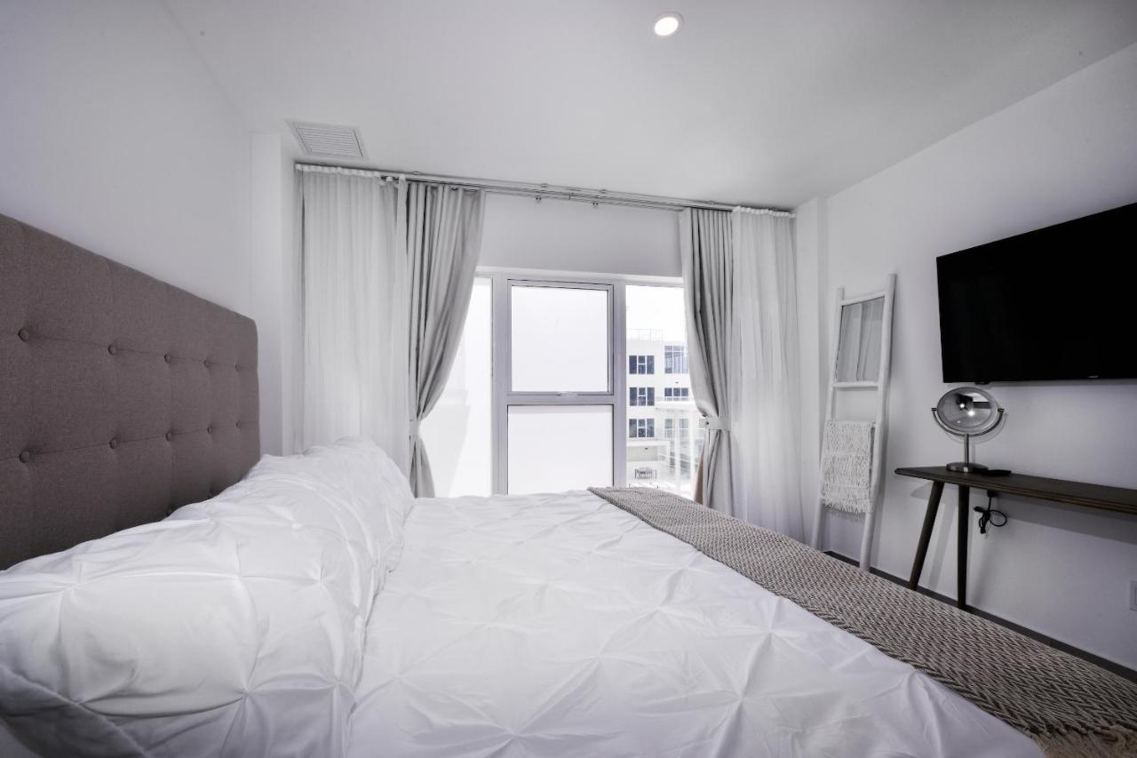 Stylish Luxury Condo, Central Location, Ocean View, Pool, Gym Oranjestad Eksteriør bilde