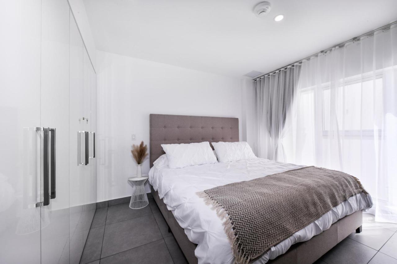 Stylish Luxury Condo, Central Location, Ocean View, Pool, Gym Oranjestad Eksteriør bilde