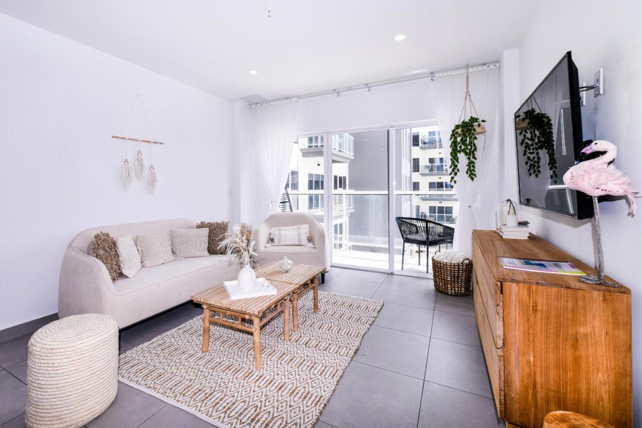 Stylish Luxury Condo, Central Location, Ocean View, Pool, Gym Oranjestad Eksteriør bilde