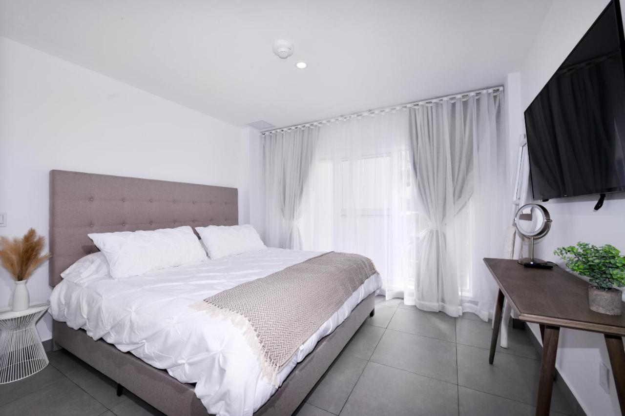 Stylish Luxury Condo, Central Location, Ocean View, Pool, Gym Oranjestad Eksteriør bilde