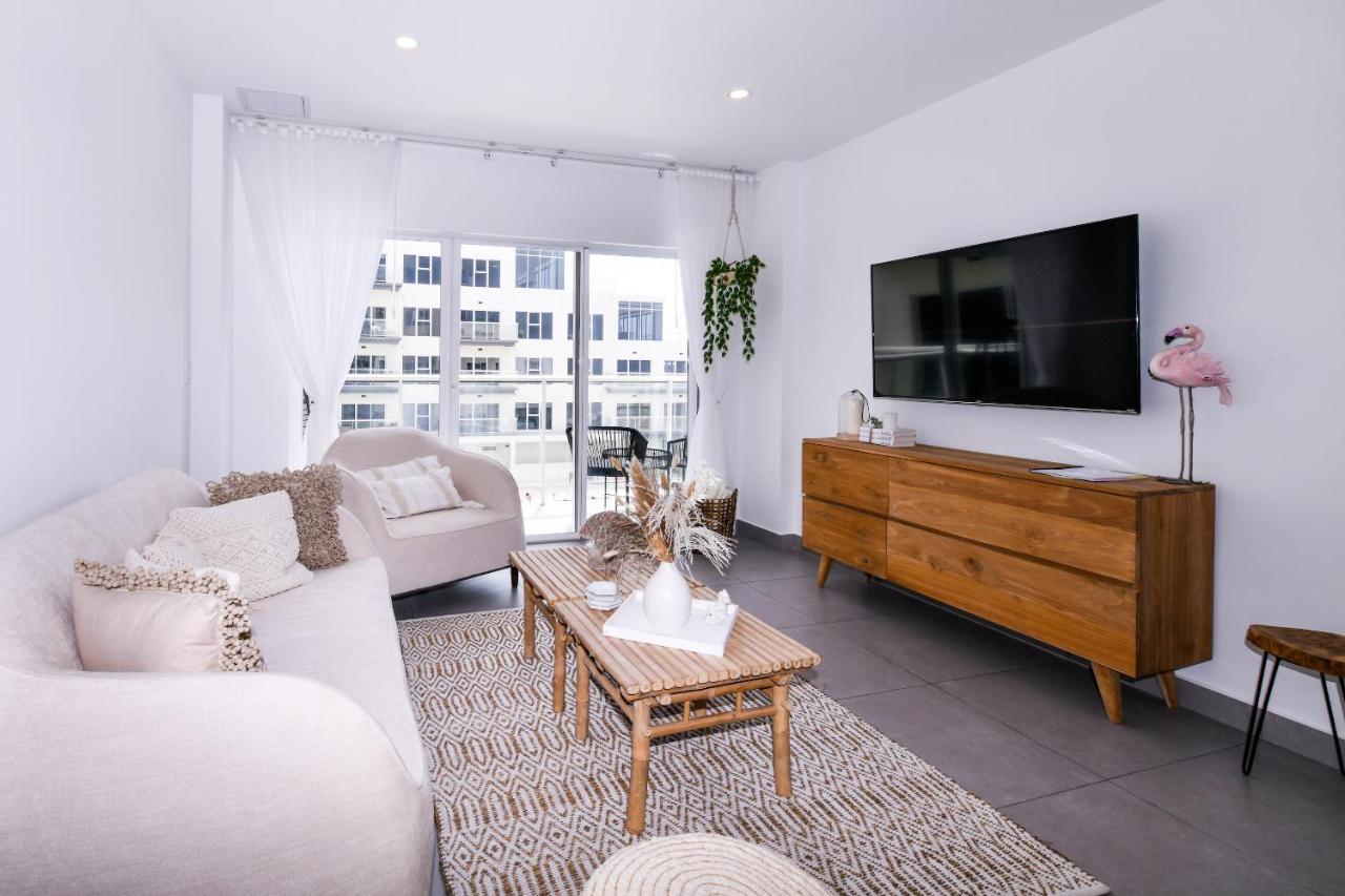 Stylish Luxury Condo, Central Location, Ocean View, Pool, Gym Oranjestad Eksteriør bilde
