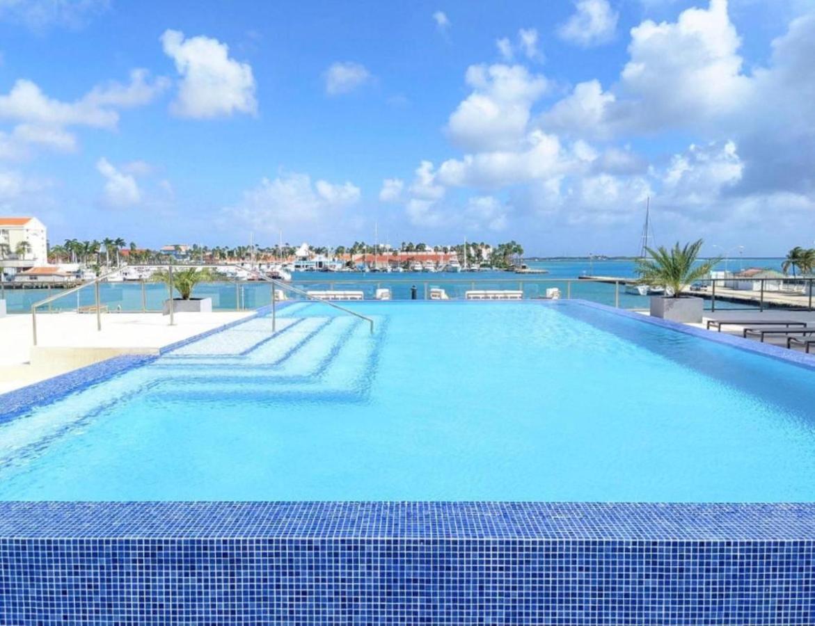 Stylish Luxury Condo, Central Location, Ocean View, Pool, Gym Oranjestad Eksteriør bilde