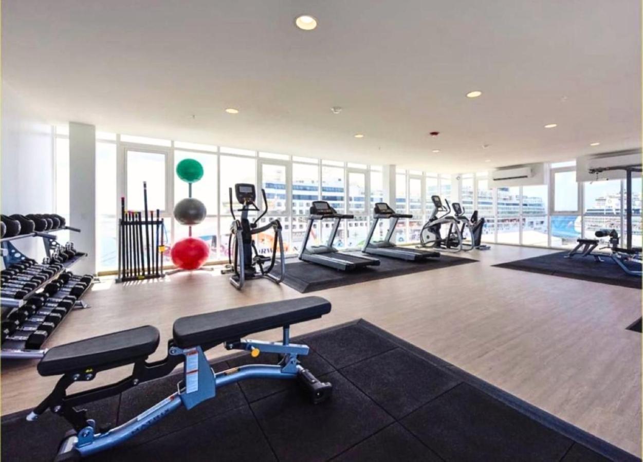 Stylish Luxury Condo, Central Location, Ocean View, Pool, Gym Oranjestad Eksteriør bilde