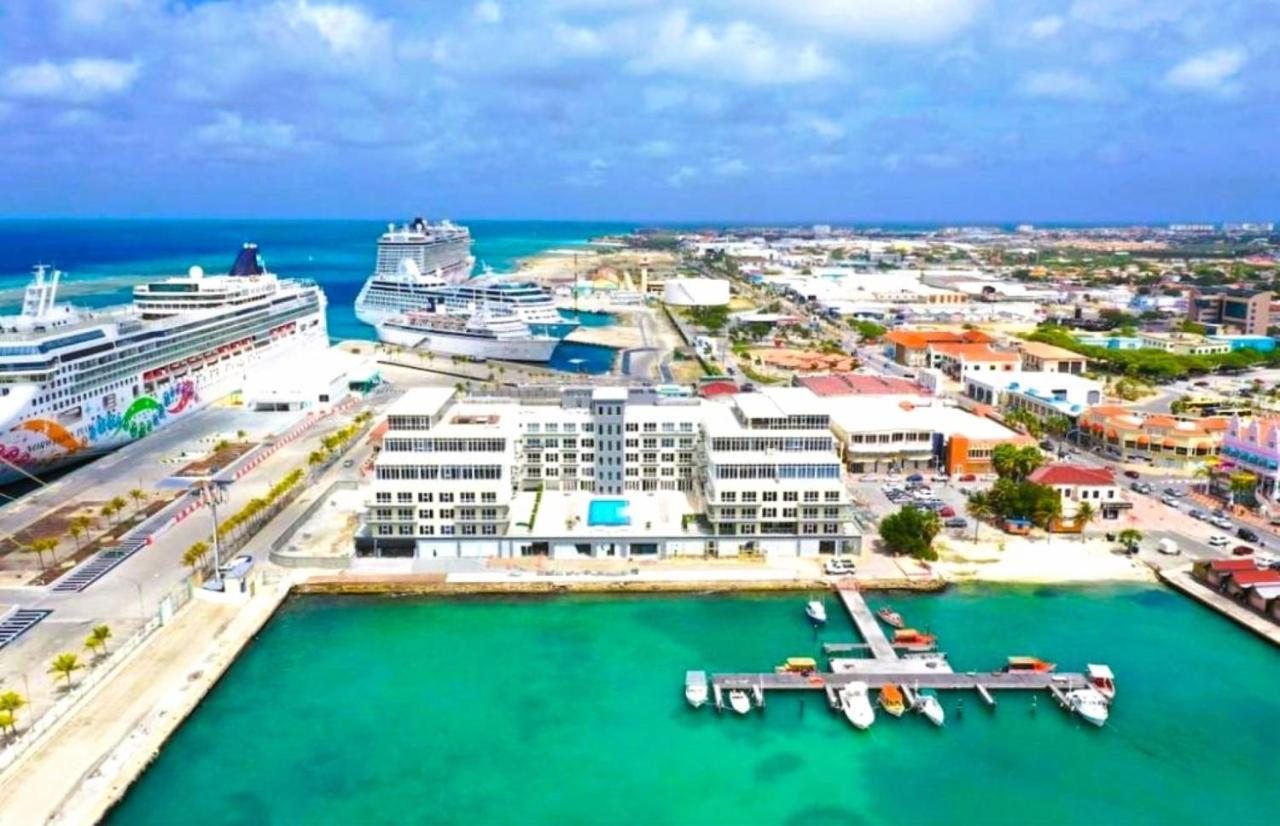 Stylish Luxury Condo, Central Location, Ocean View, Pool, Gym Oranjestad Eksteriør bilde