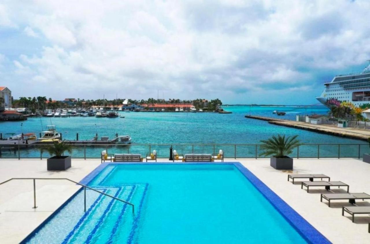 Stylish Luxury Condo, Central Location, Ocean View, Pool, Gym Oranjestad Eksteriør bilde