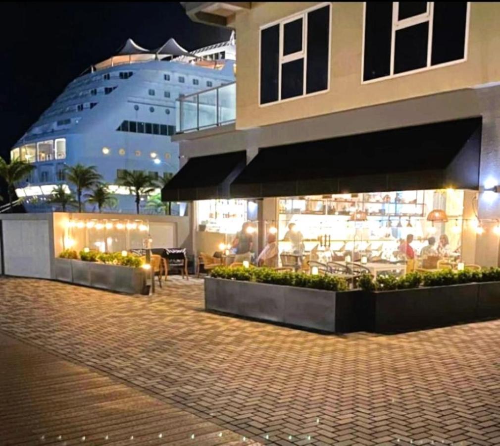 Stylish Luxury Condo, Central Location, Ocean View, Pool, Gym Oranjestad Eksteriør bilde